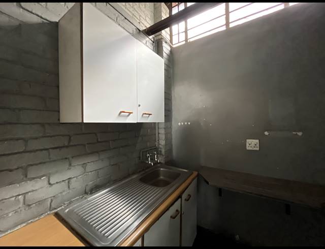 301M² WAREHOUSE FOR SALE IN ISANDO